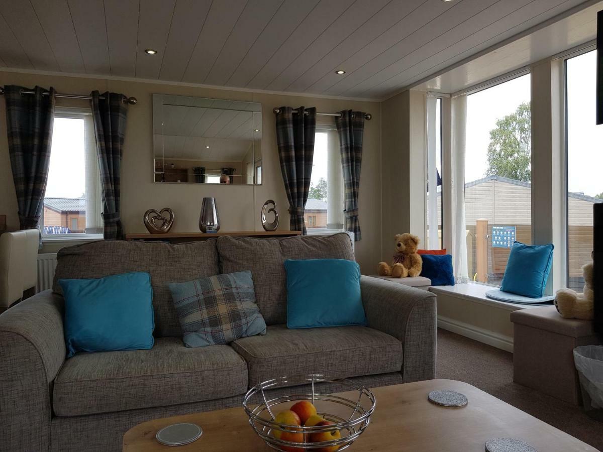 Hot Tub Hols In Bear Lodge With Roof Terrace Tattershall Exterior photo